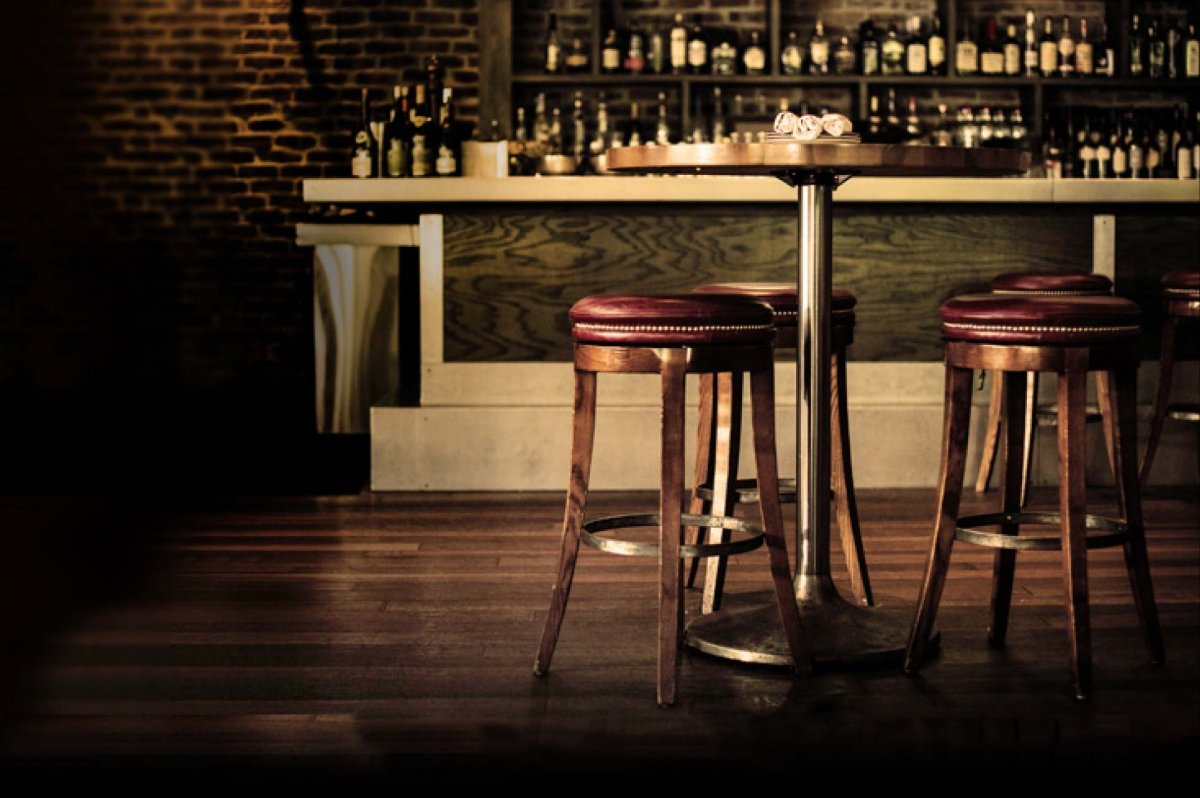 Столик в пабе