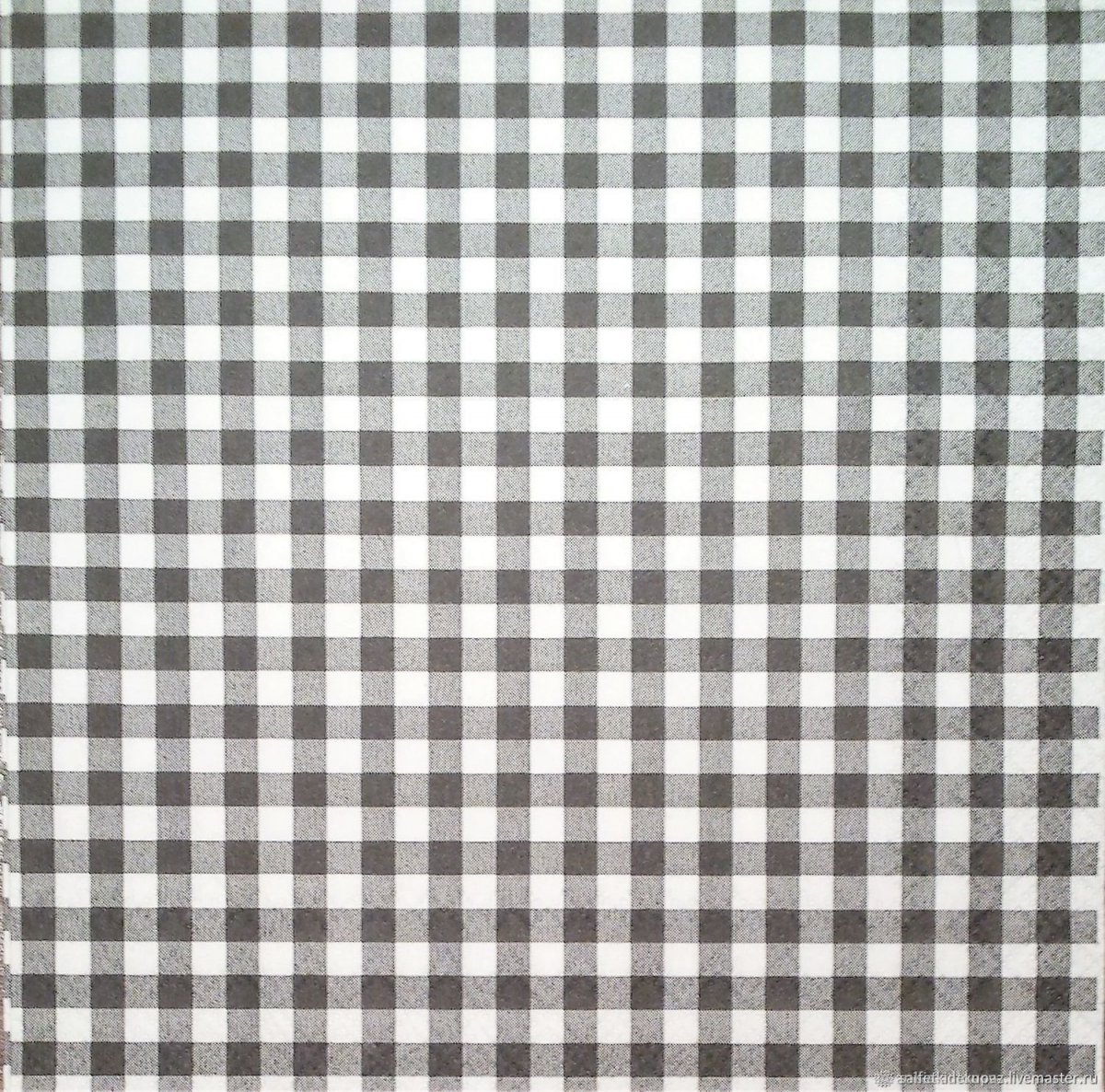 Лист в чёрно белую клетку