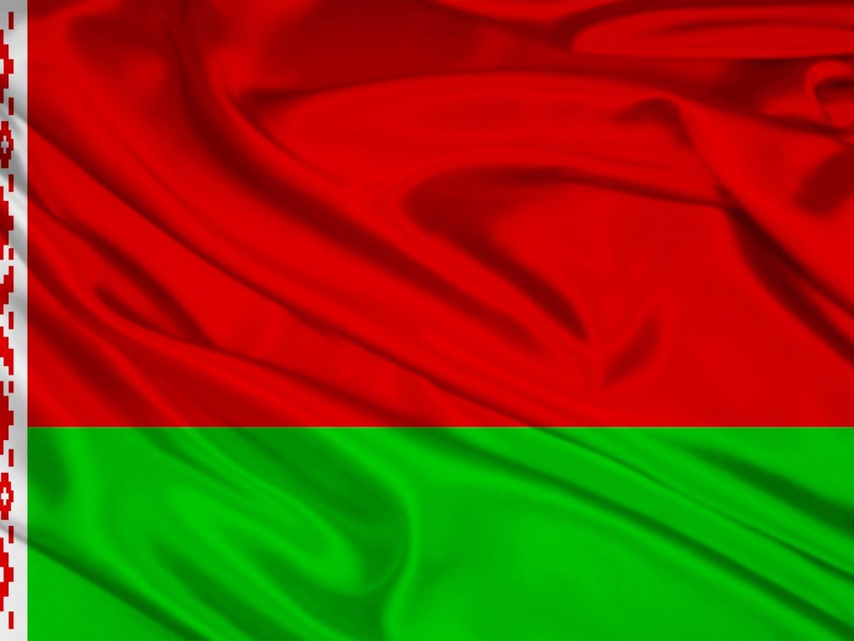Красно зеленый флаг Беларуси