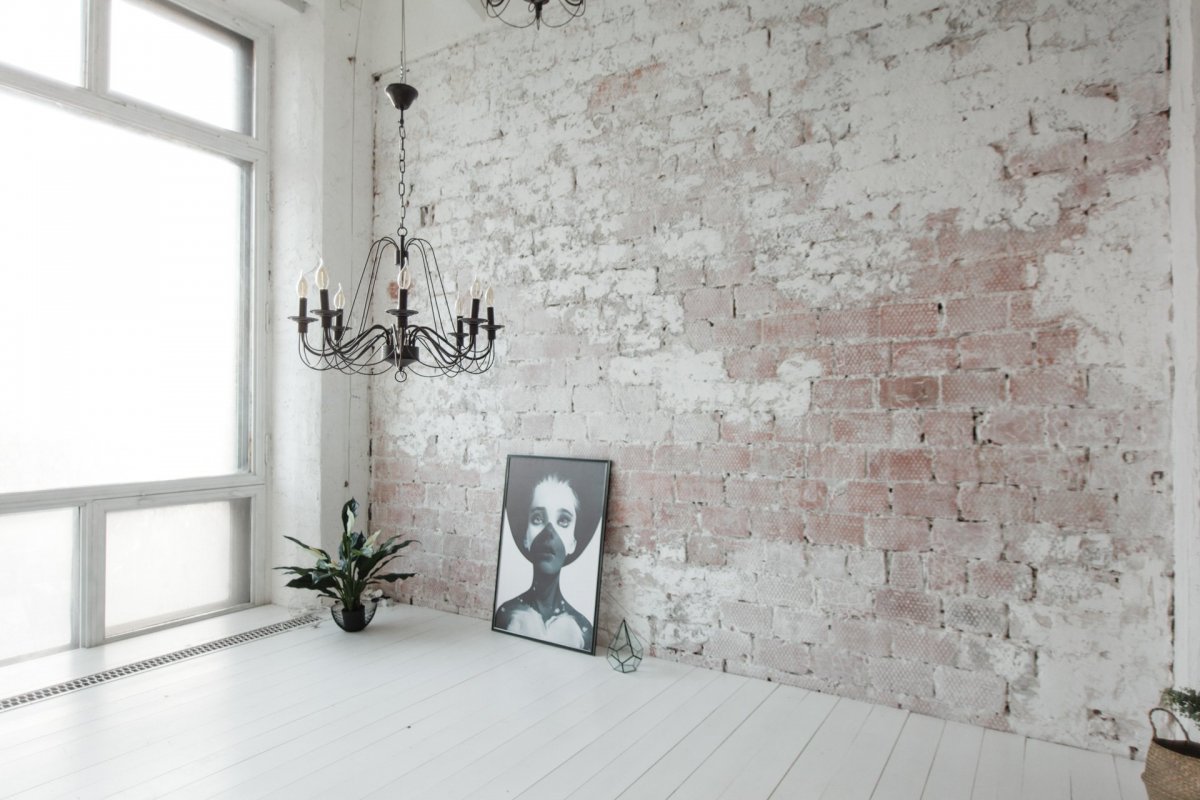 Кирпичная стена с полом