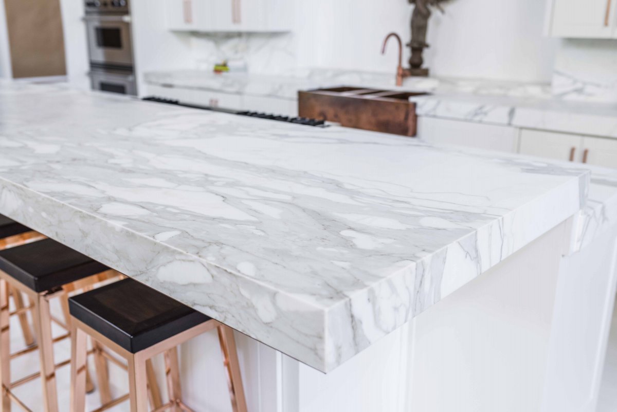 Мрамор Калакатта столешница