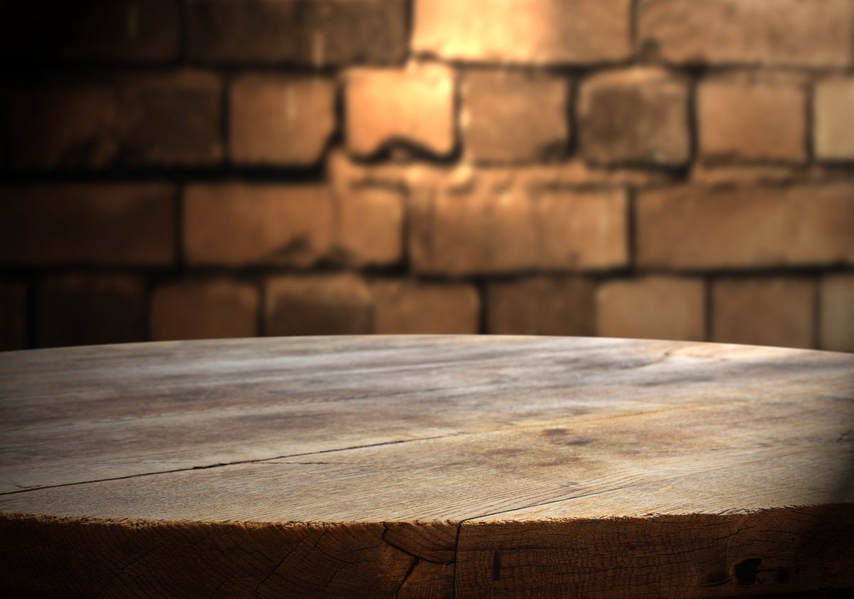 Деревянный стол перспектива