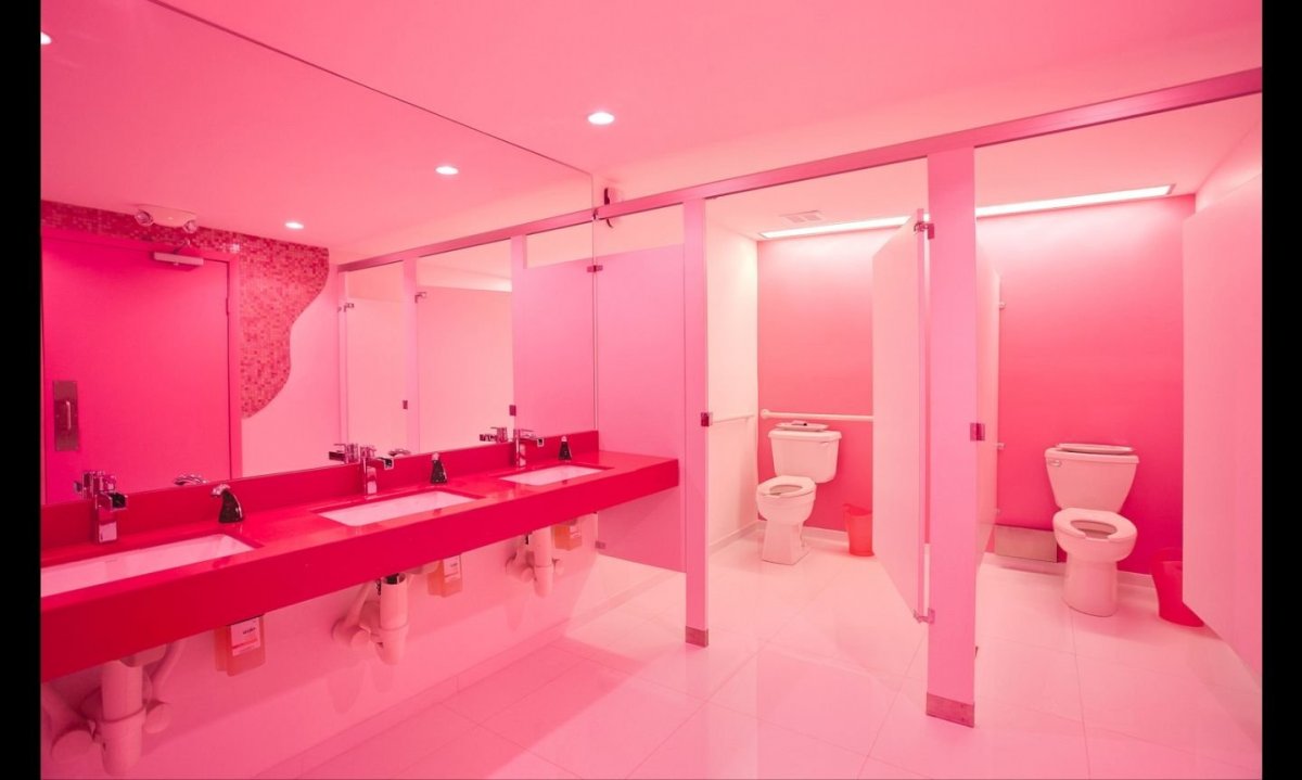 Розовая туалетная комната