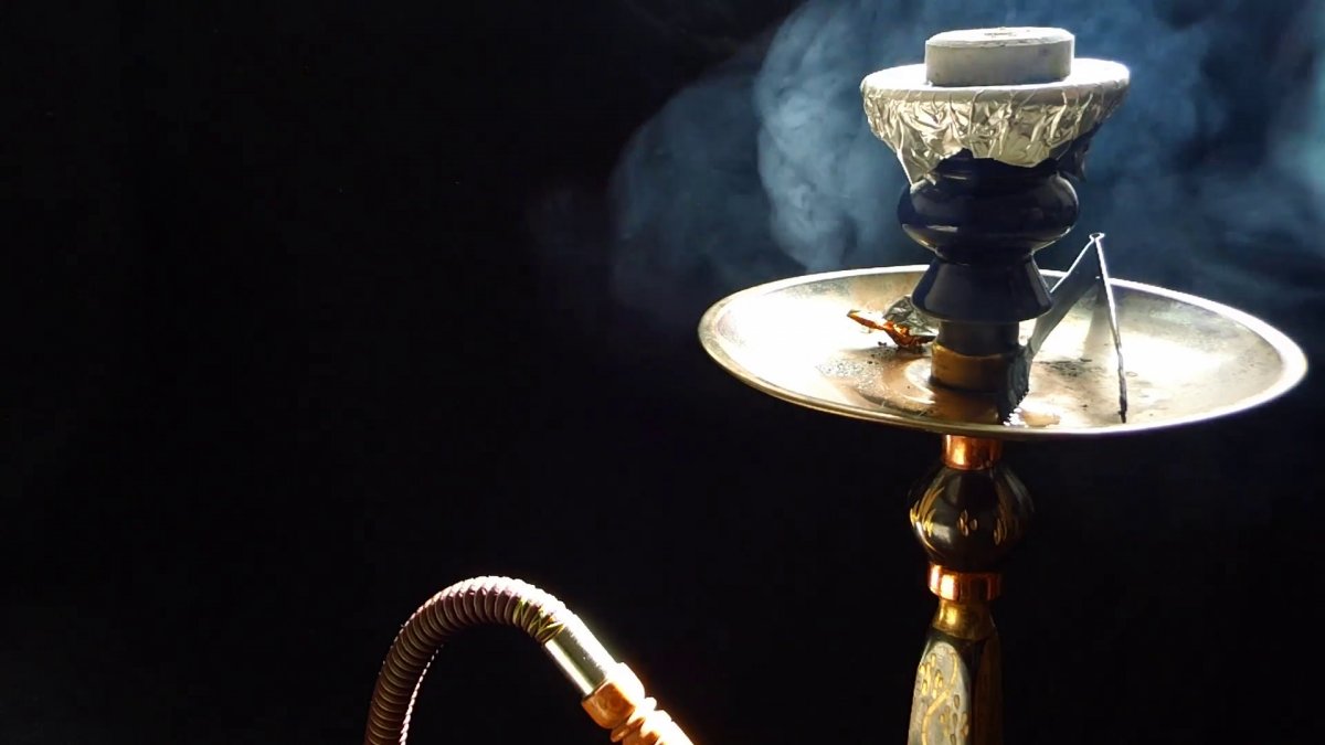 Кальян на черном фоне