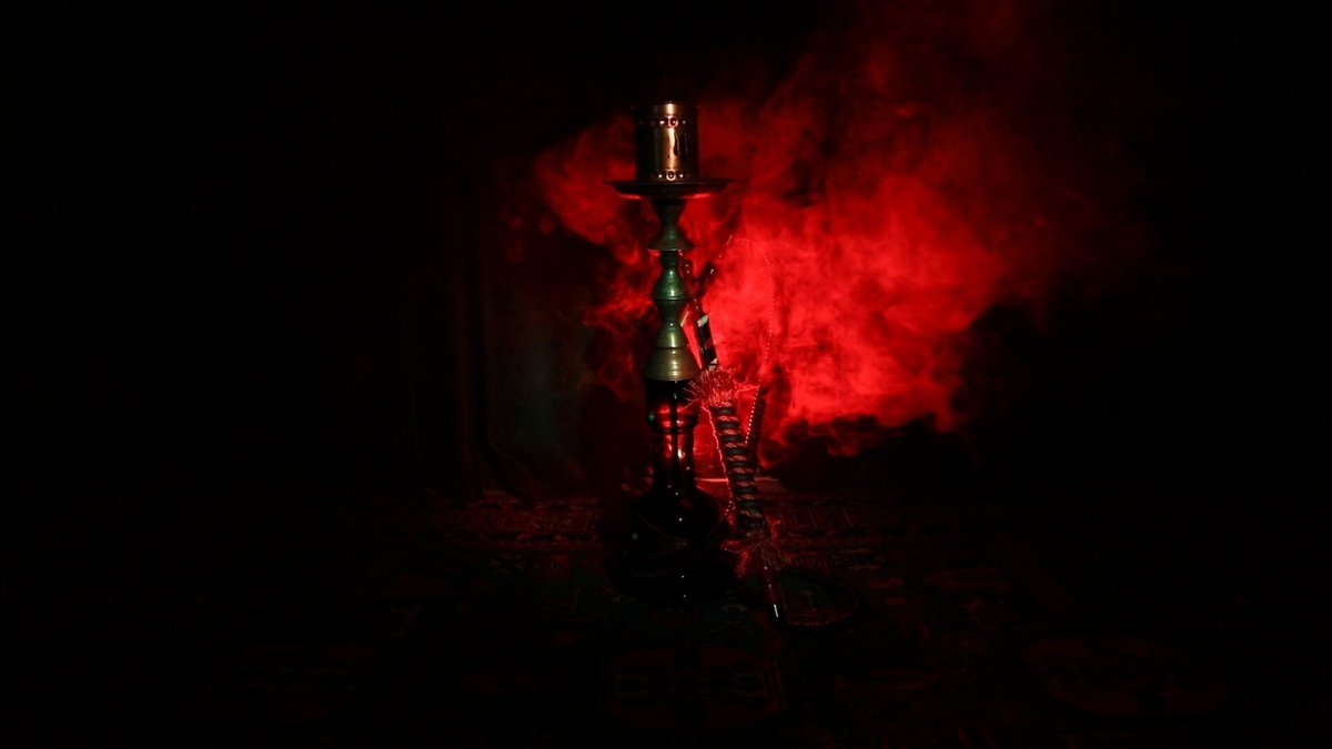 Кальян на черном фоне