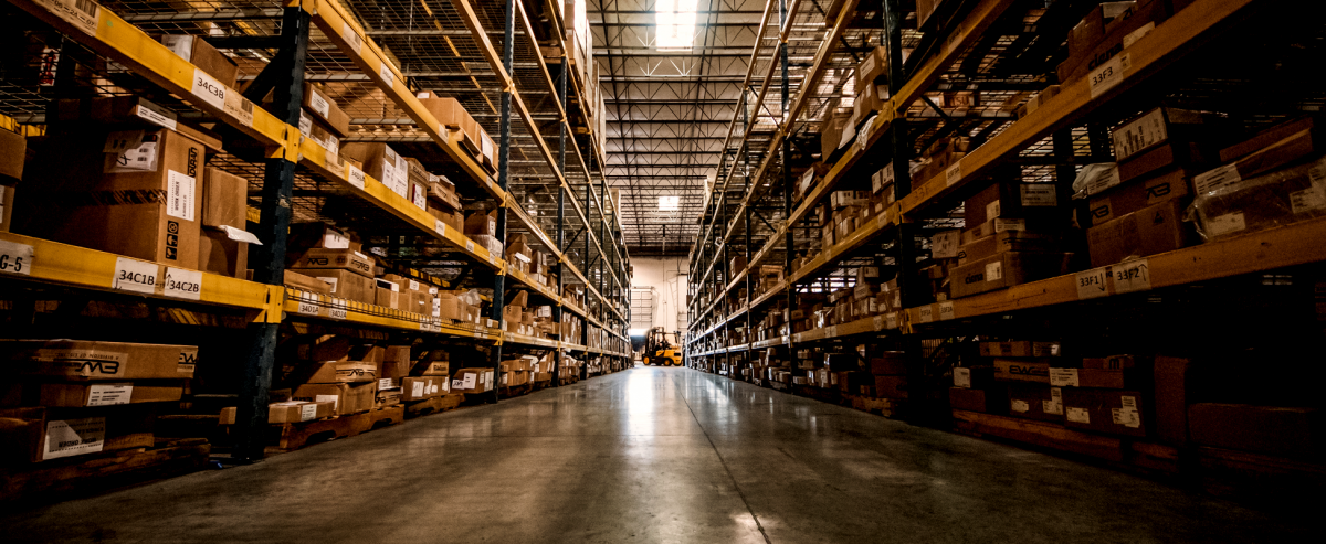 Фон склад запчастей