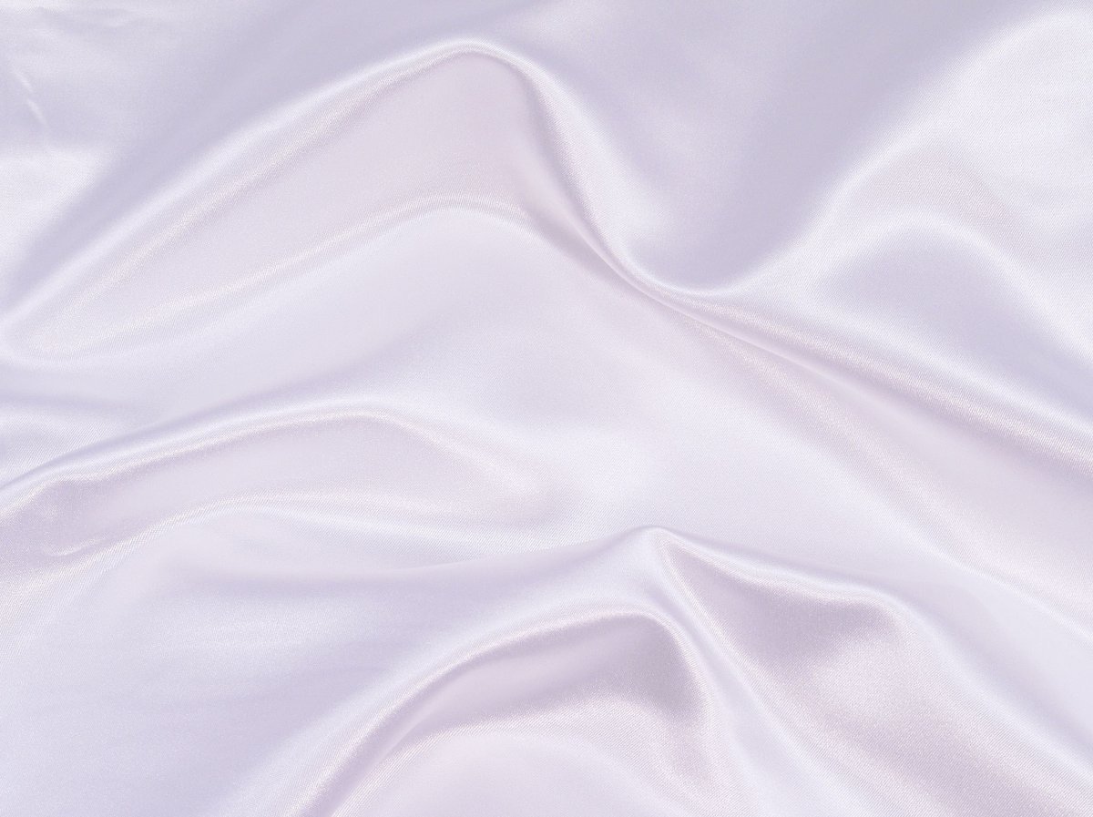 Белая шелковая ткань
