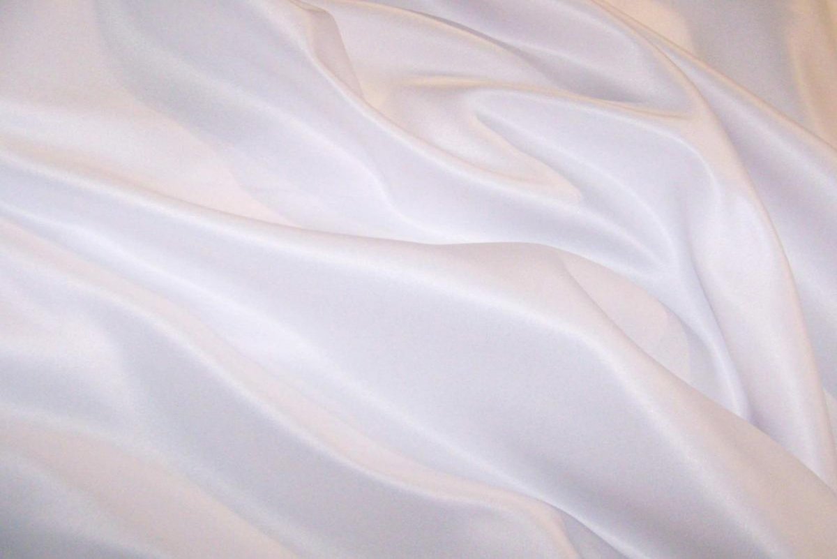 Белый атлас складки