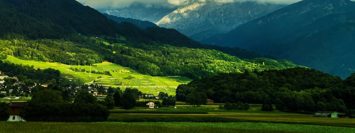 Панорамная заставка для двух мониторов