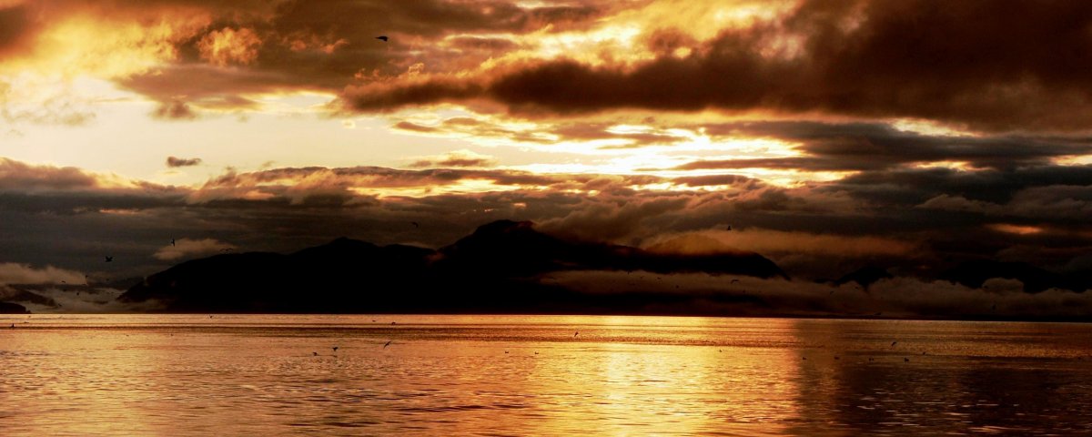 Панорамная заставка для двух мониторов