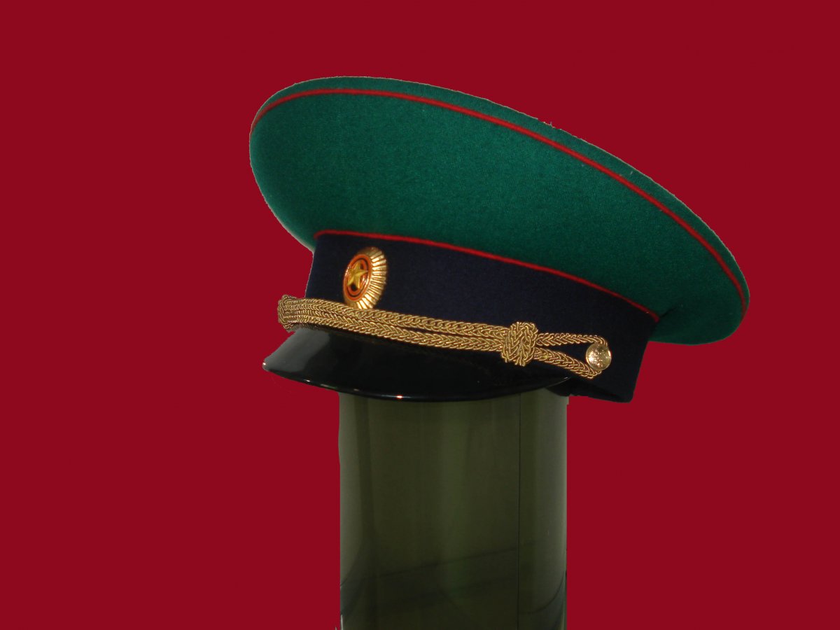 Офицеры поздравляют с днем пограничника