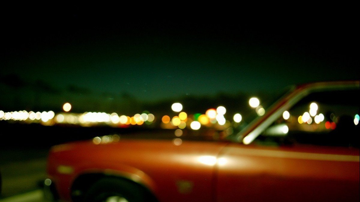 Автомобиль на размытом фоне