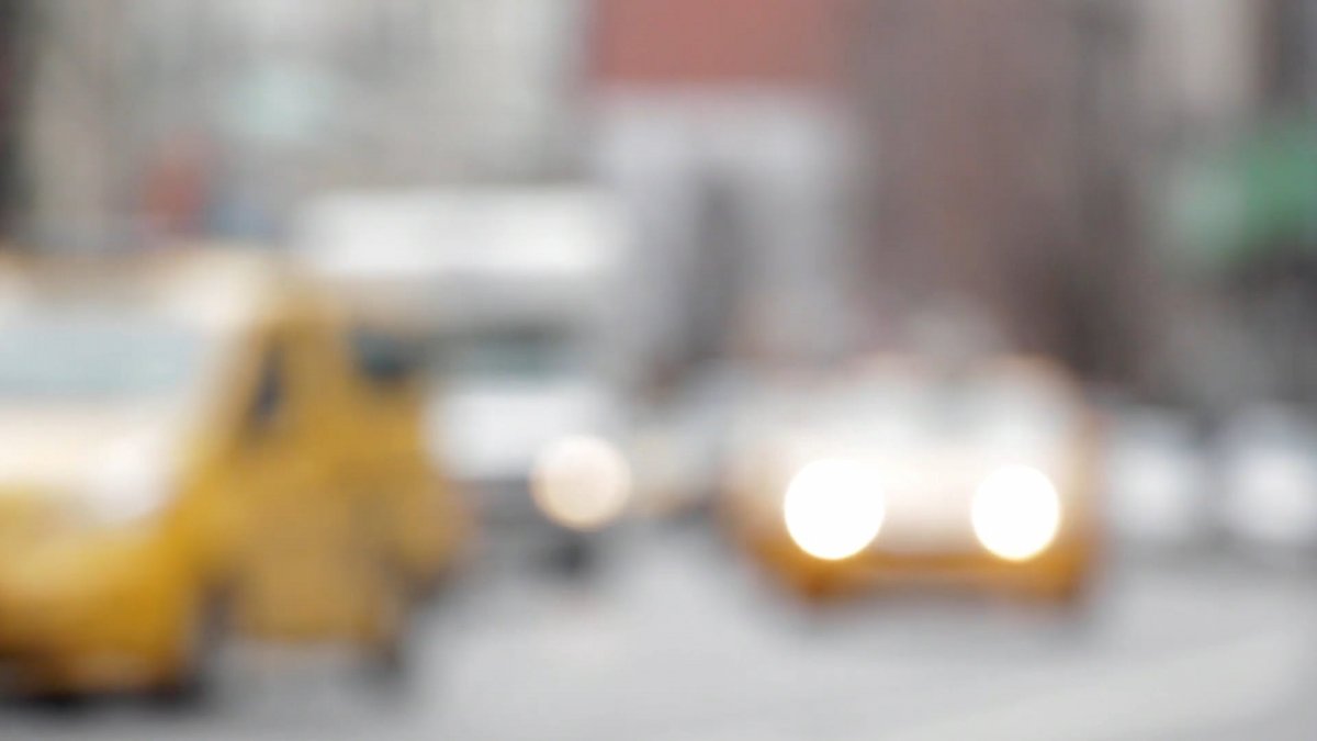 Такси на размытом фоне