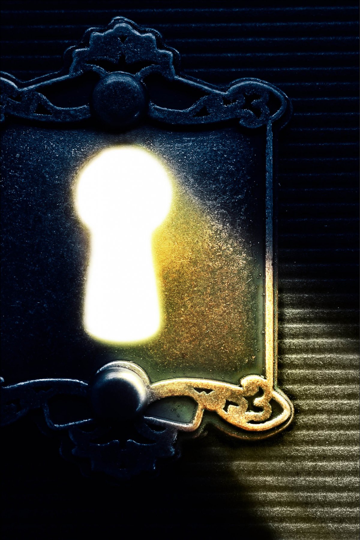 Дверь с замочной скважиной