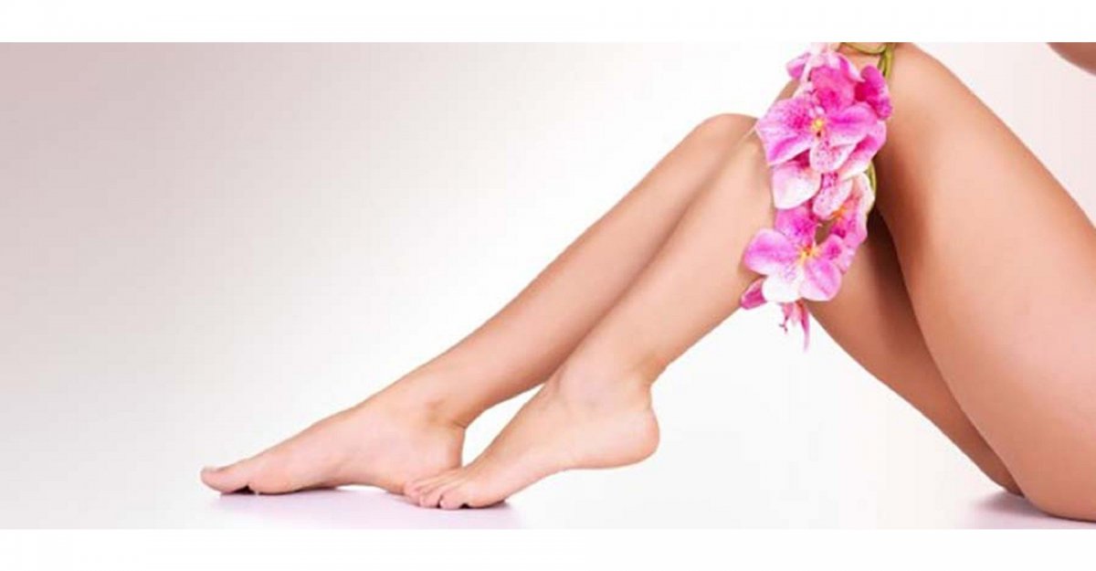 Ногти на фоне Нижнего белья