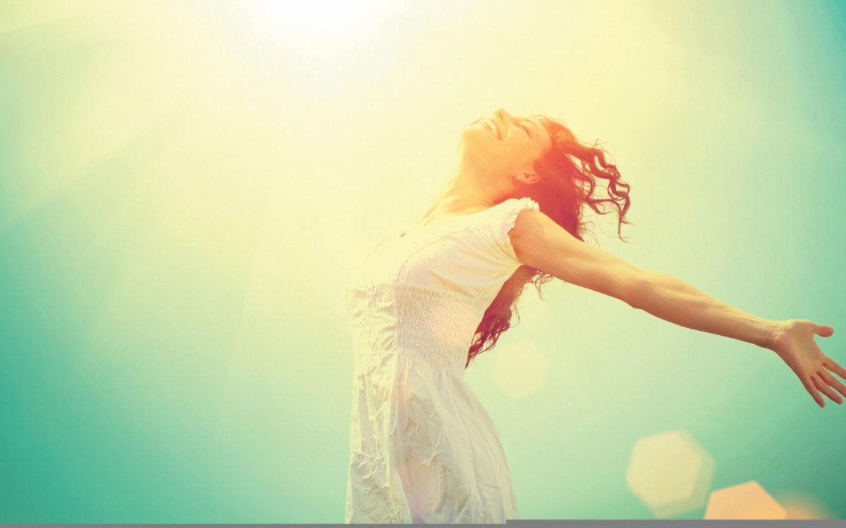 Радостная девушка