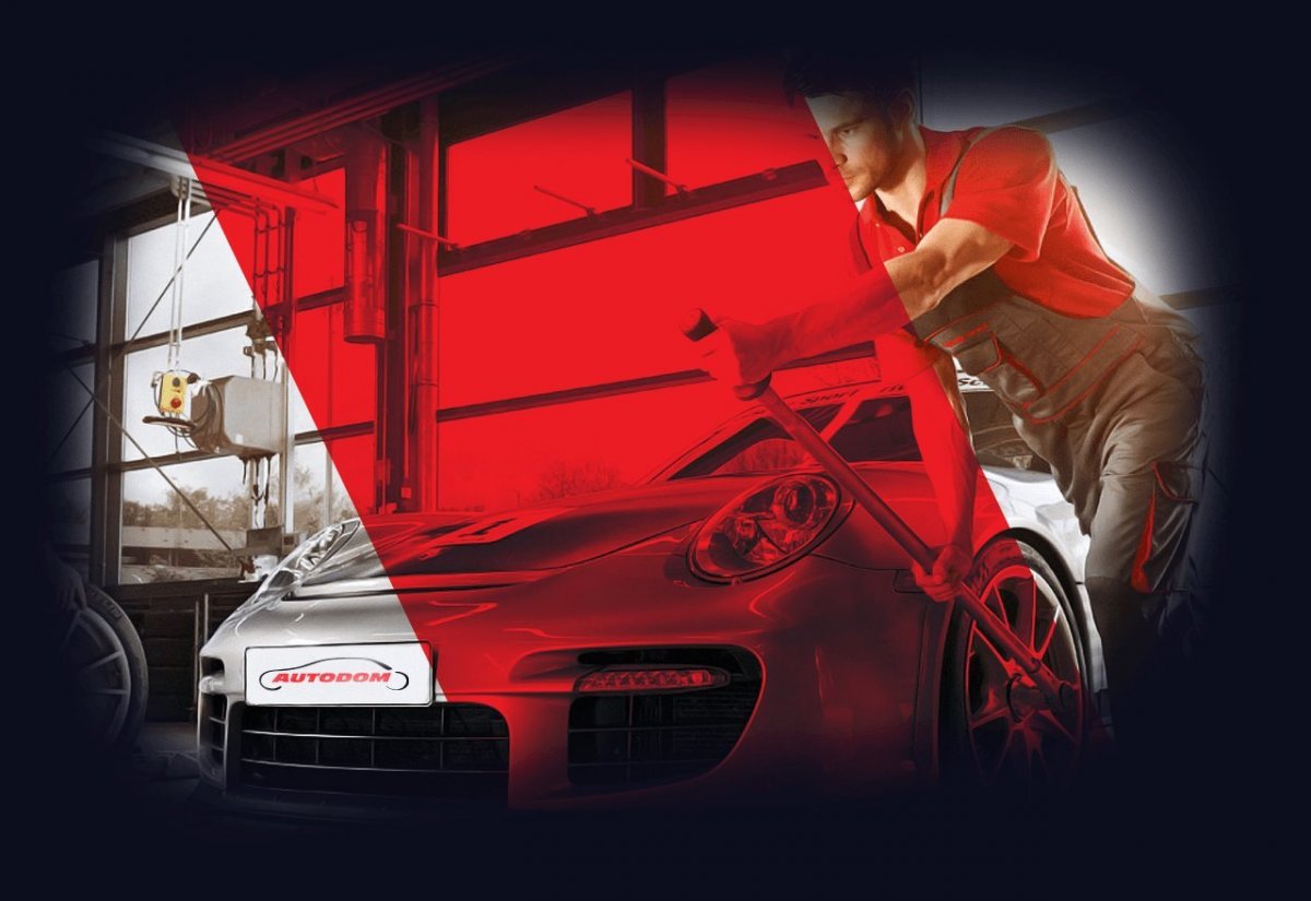 Машина в гараже арт