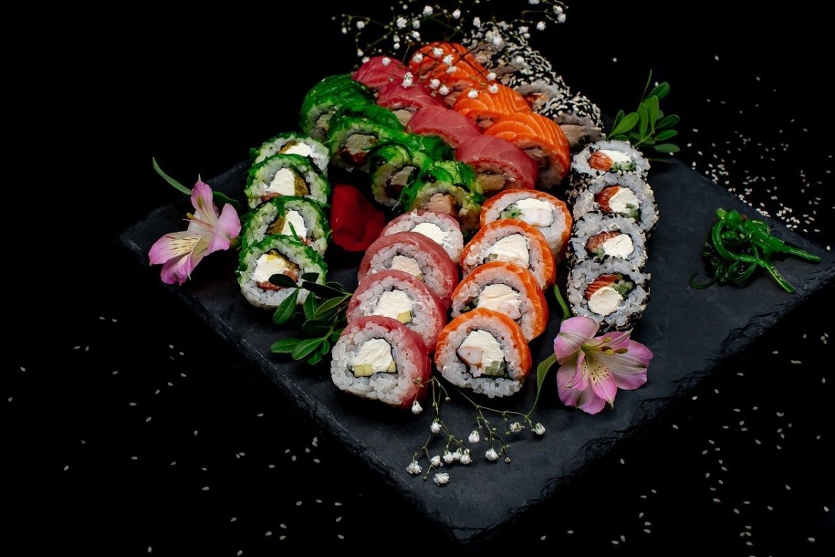 Суши на Красном фоне
