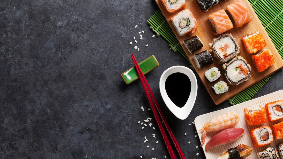 Суши роллы вид сверху