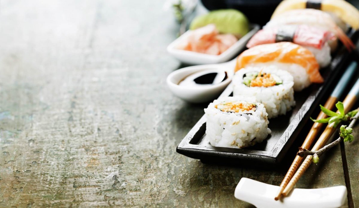 Реклама суши и роллов