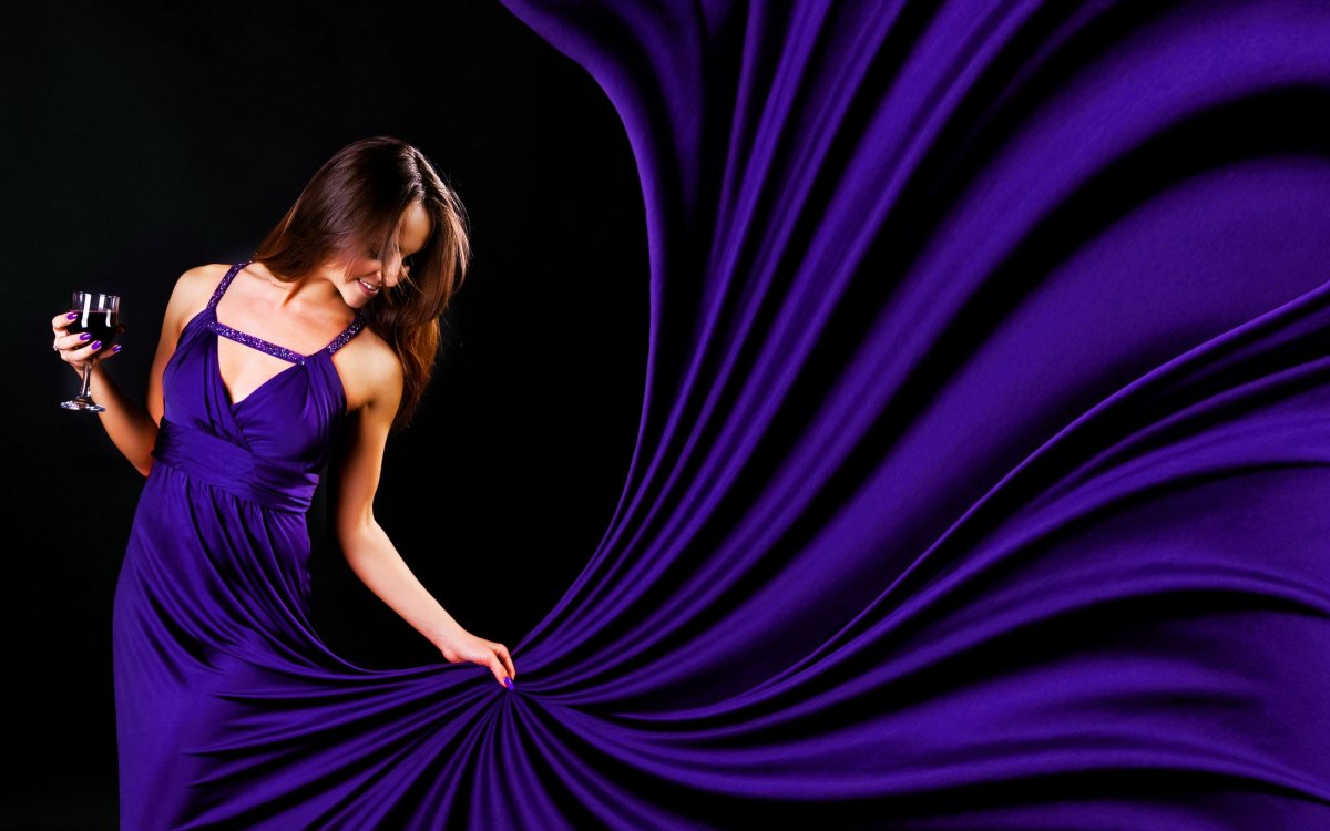 Девушка в сиреневом