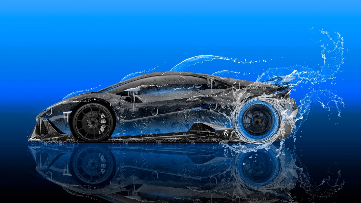 Авто в брызгах воды