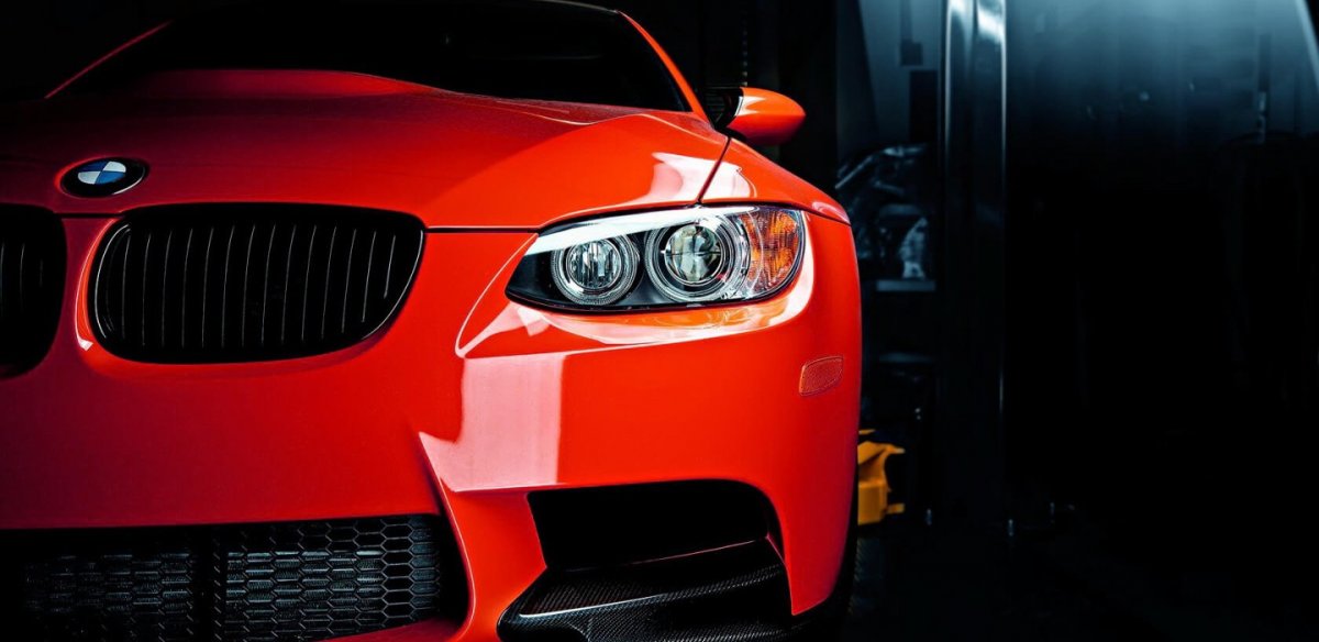 Автомойка красный автомобиль