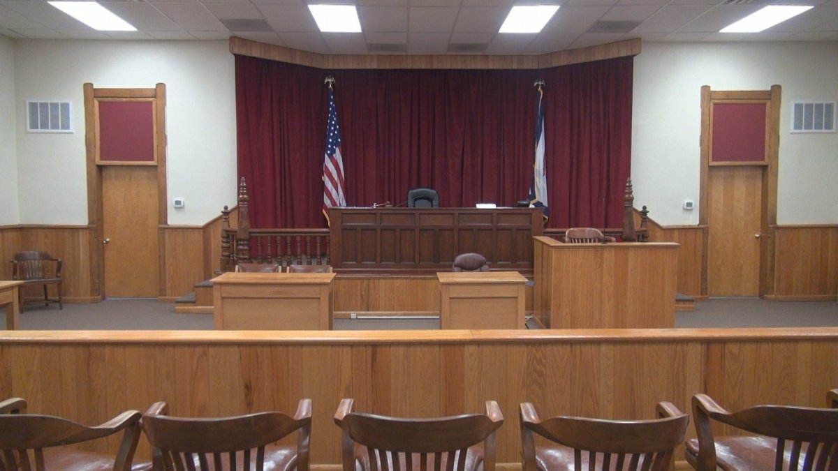 Стол судебного заседания