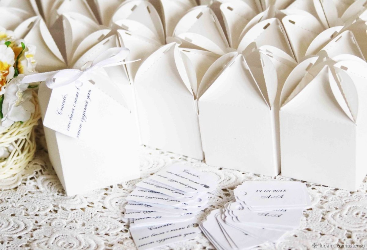 Бонбоньерка треугольная