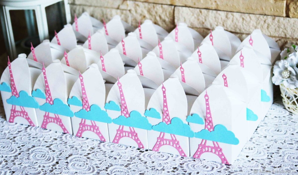 Бонбоньерка треугольная