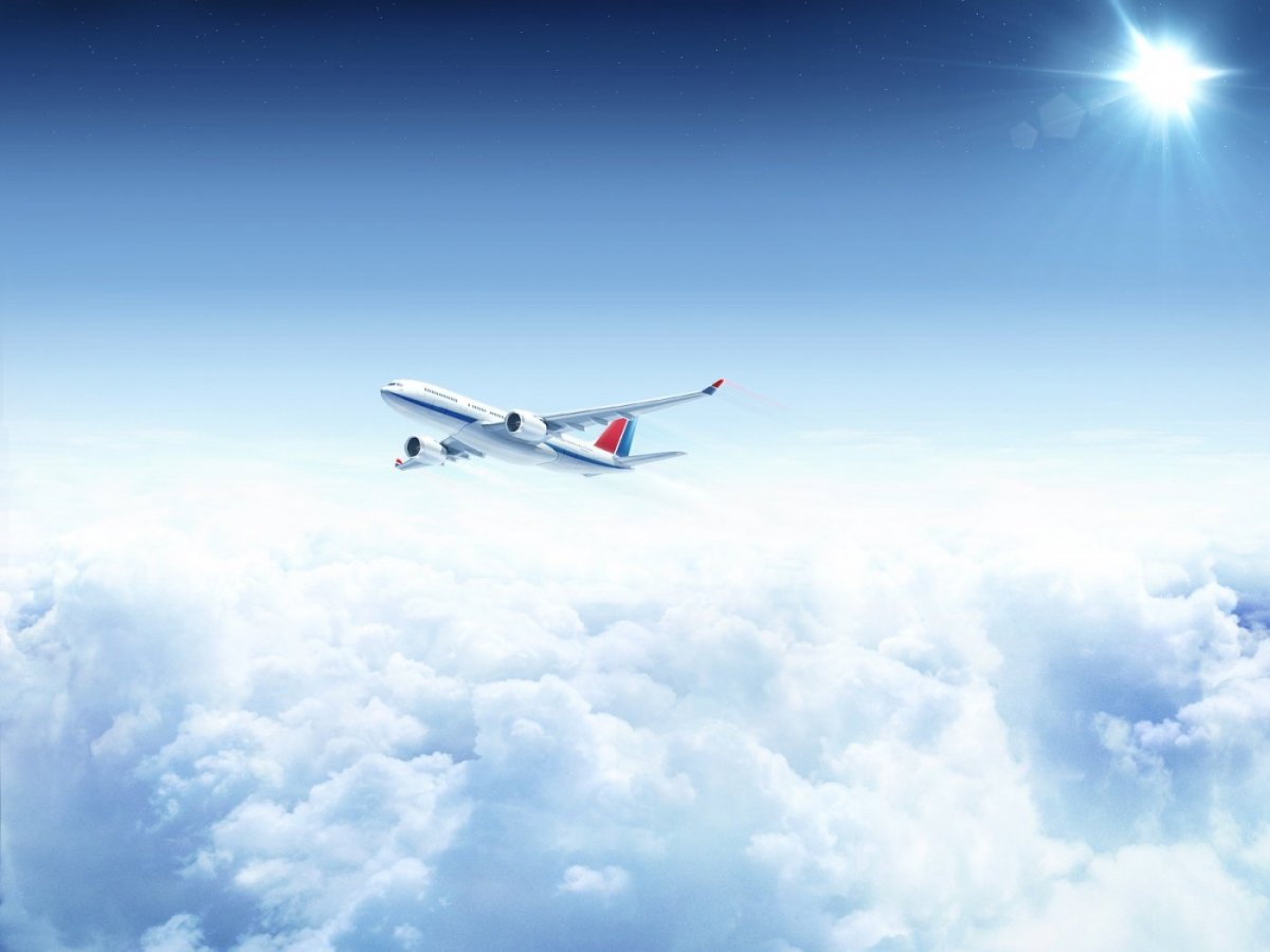 Самолет вдали