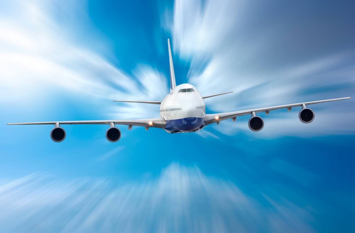 Самолет в небе для детей