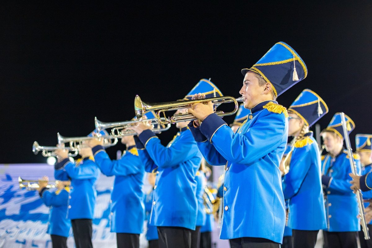 Трубите в фанфары