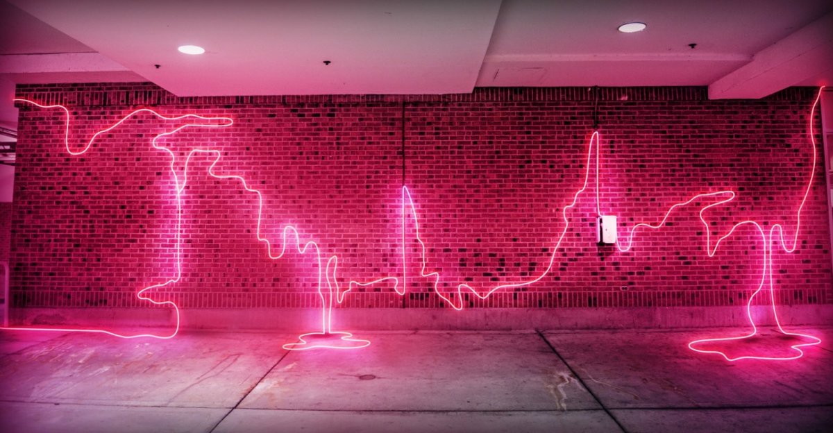 Кирпичная стена неон