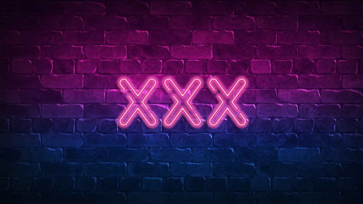 Неоновая стена для шапки