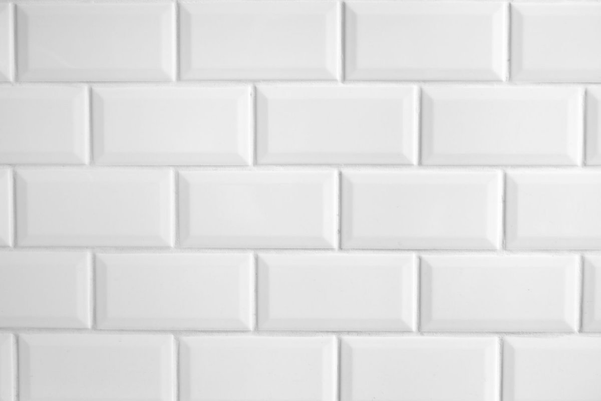 Плитка белая прямоугольная