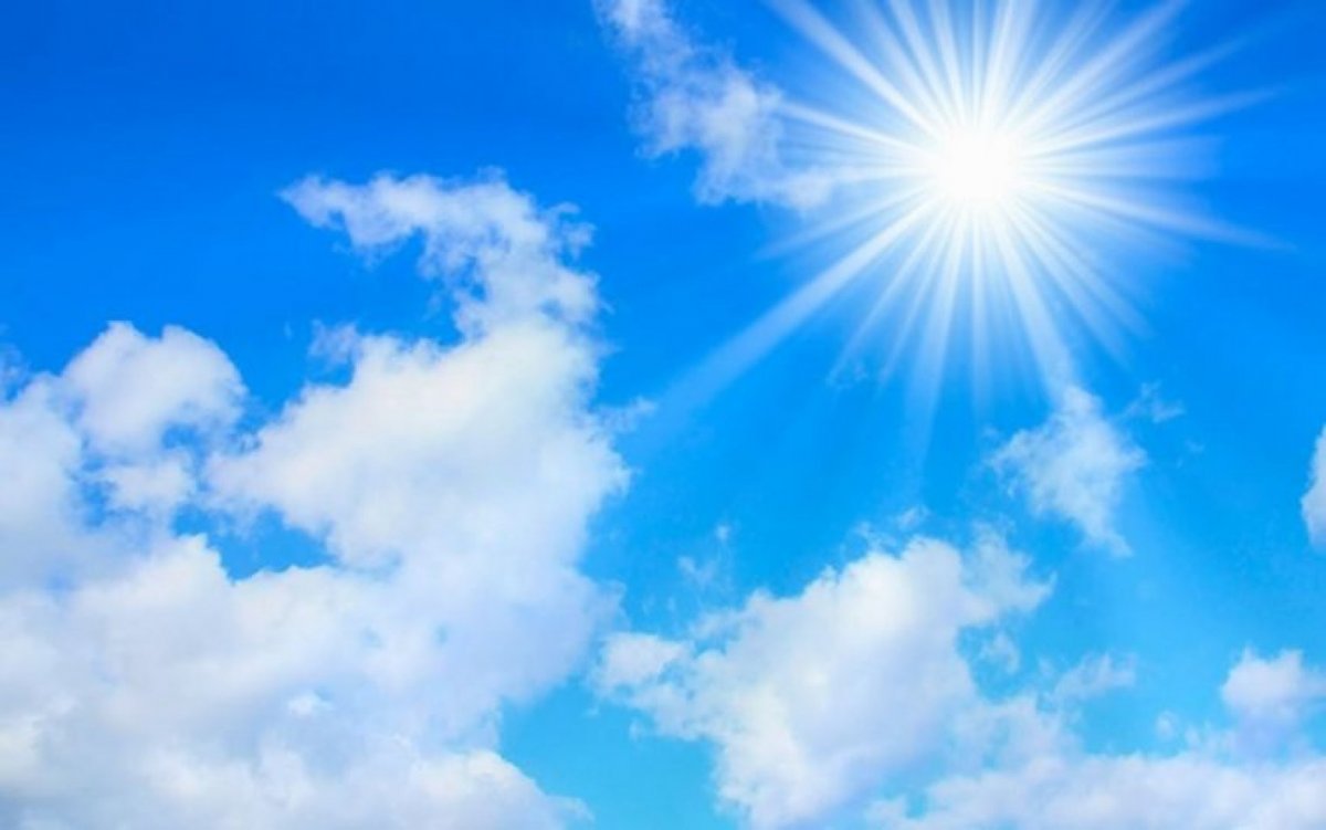 Голубое небо яркое солнце