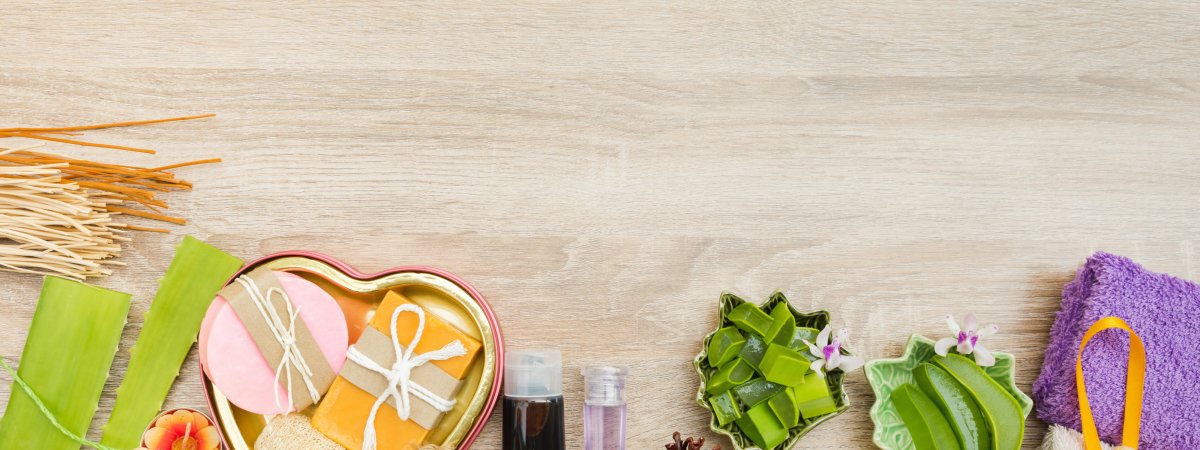 Помада на красивом фоне