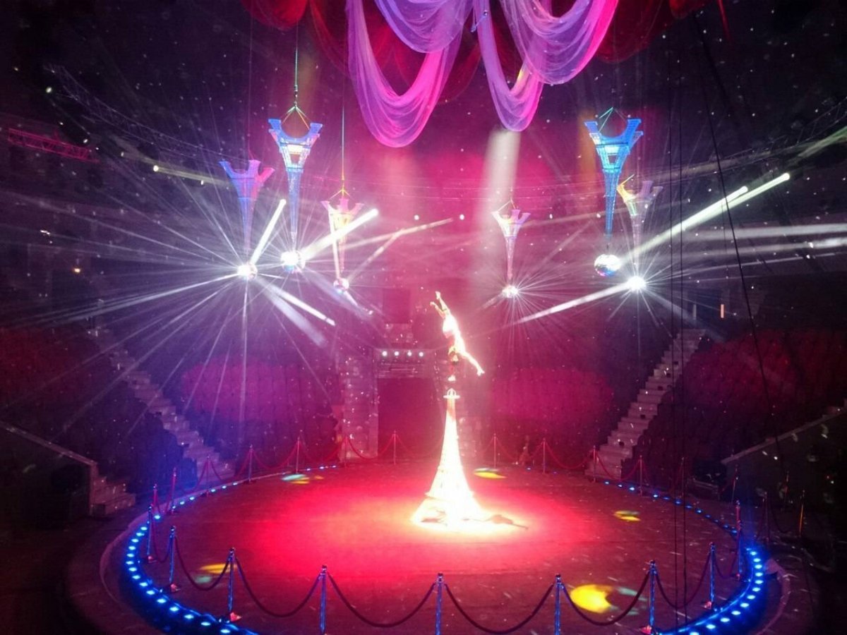 Цирк аниме фон