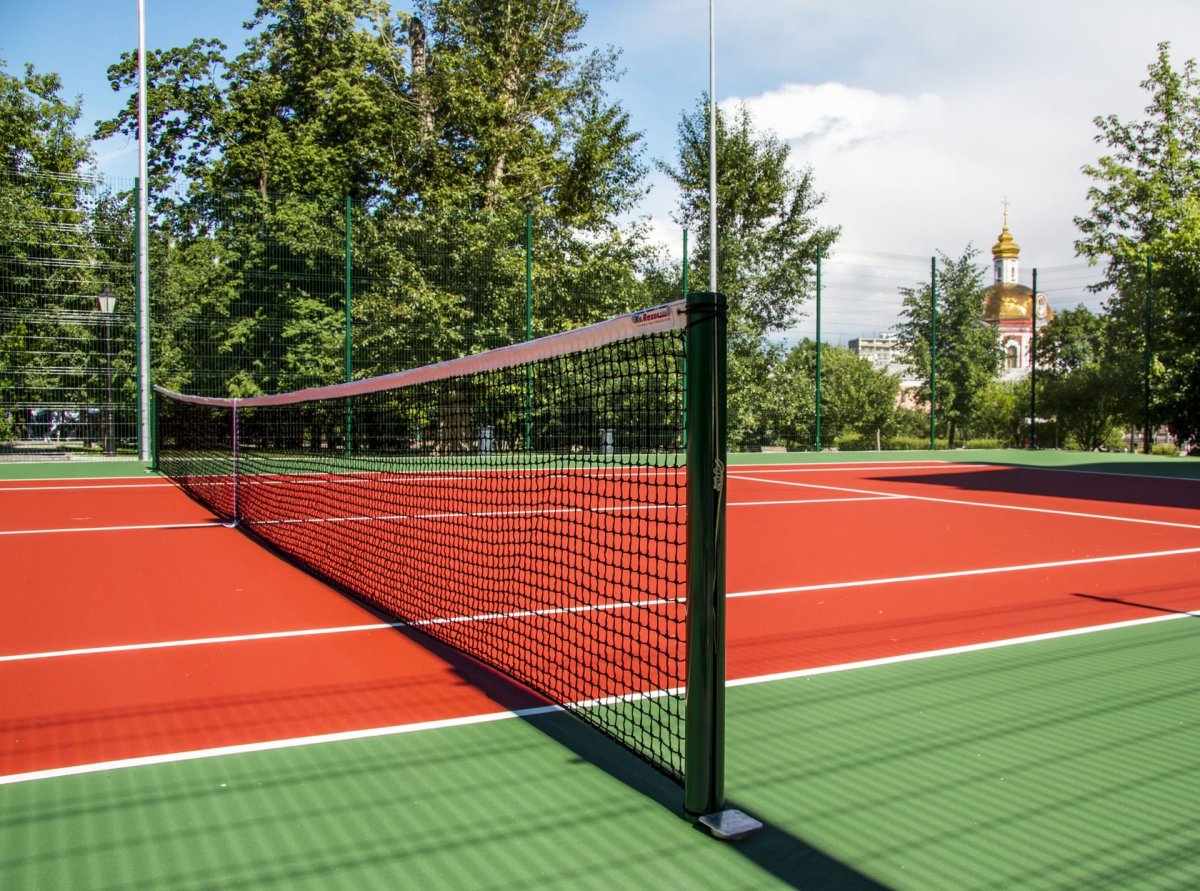 Теннисный корт в саду Баумана