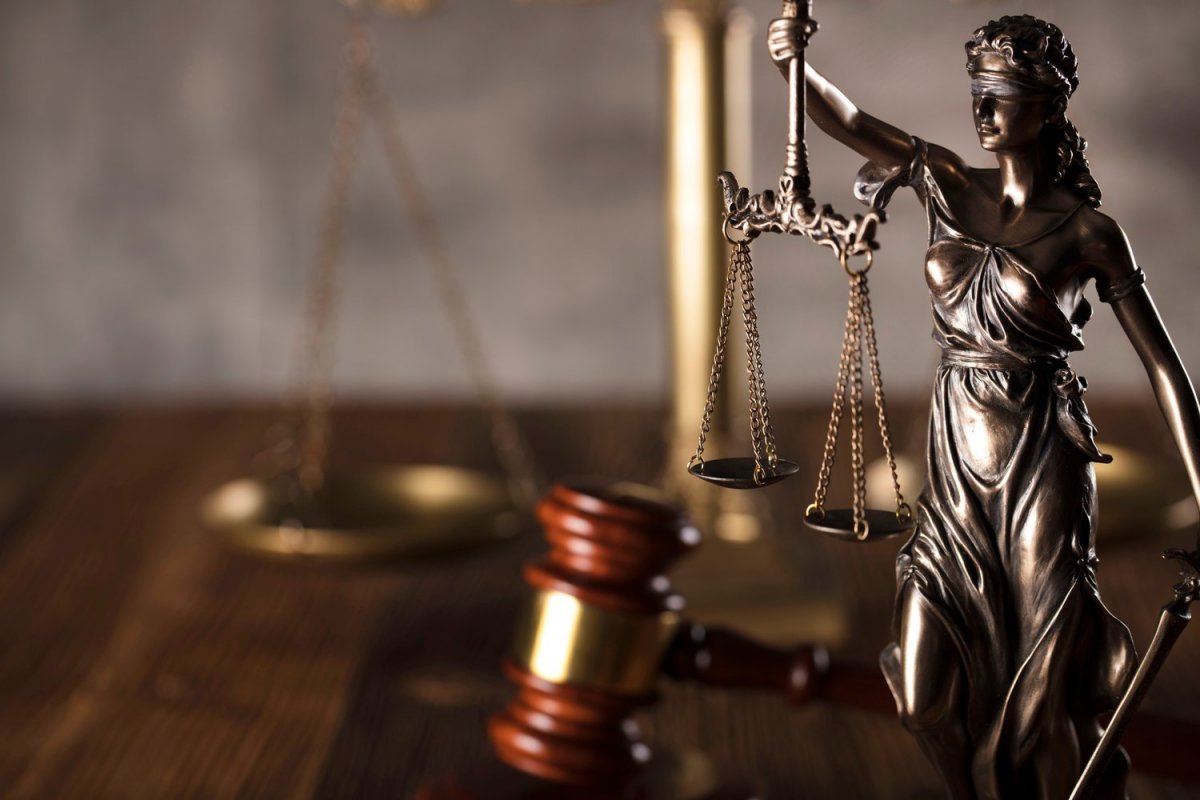 С днем юриста Фемида