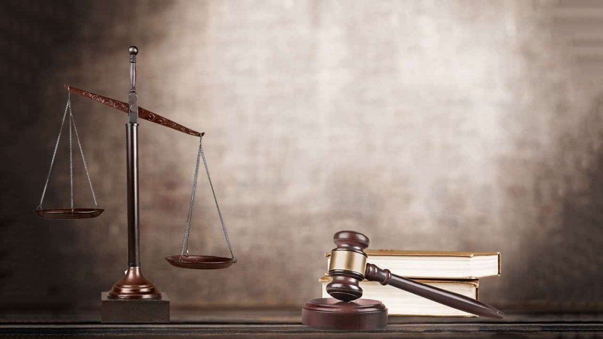 Юридический фон