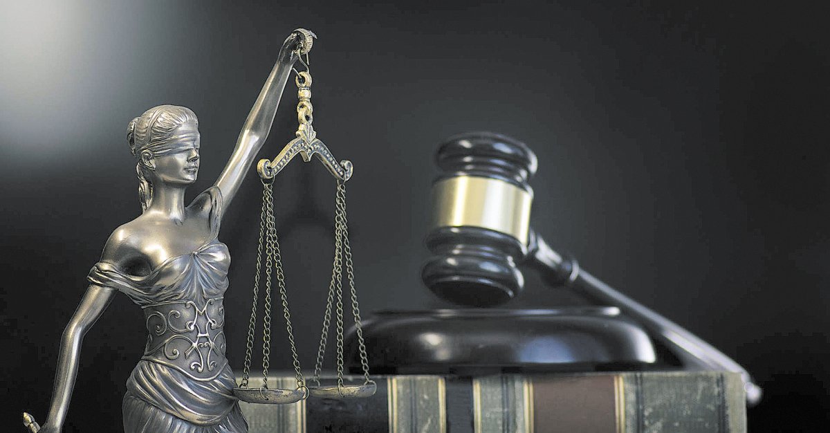 Юридический фон