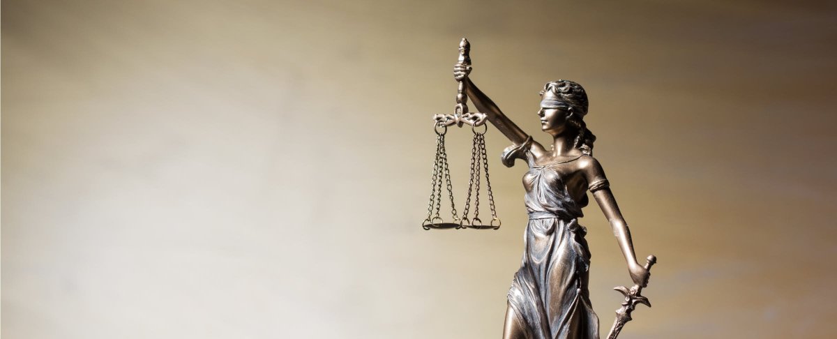 Юридический фон