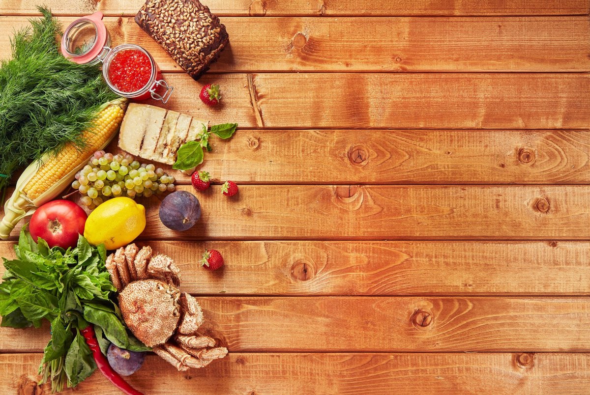 Овощи на деревянной доске