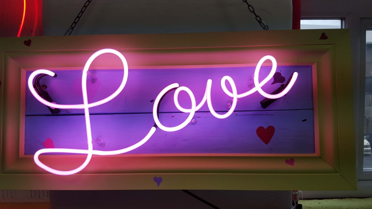 Неоновые надписи