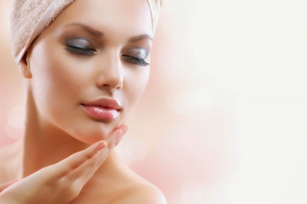 Лицо девушки для рекламы косметолога