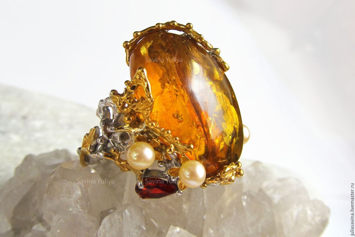 Дорогие уркашения с янтарём