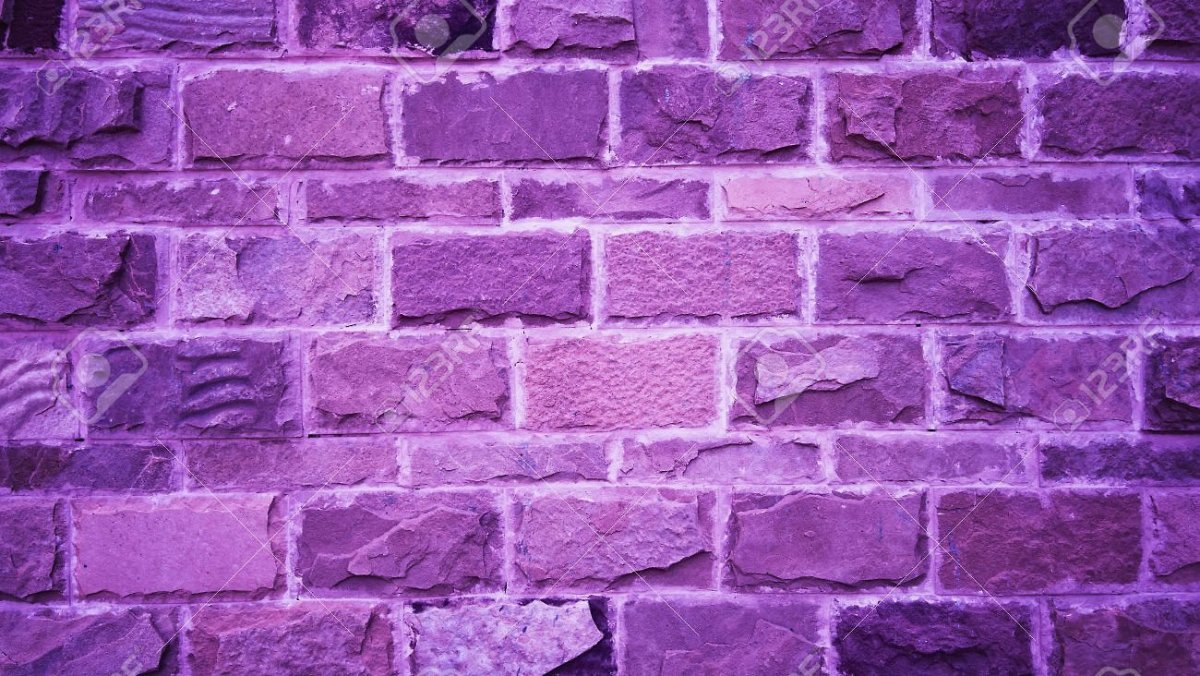 Сиреневая кирпичная стена