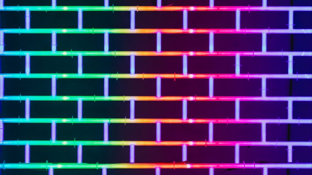 Кирпичная стена неон